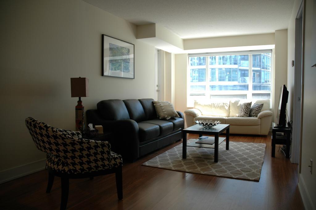 Livingsuites Toronto - 20 Blue Jays Way Exterior foto