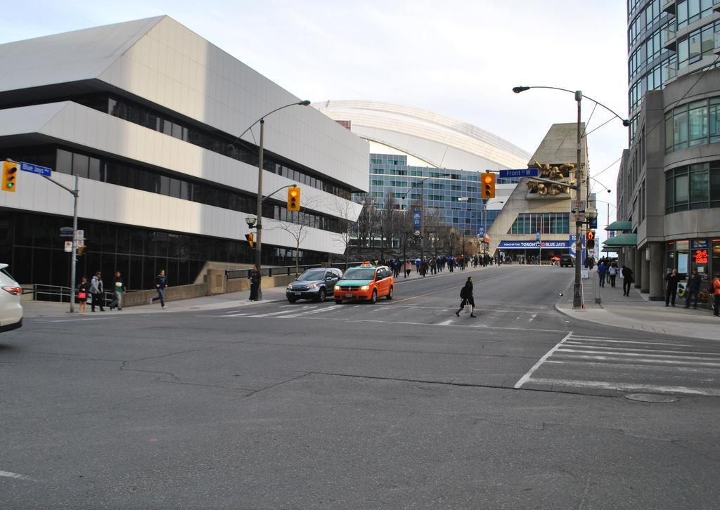 Livingsuites Toronto - 20 Blue Jays Way Exterior foto